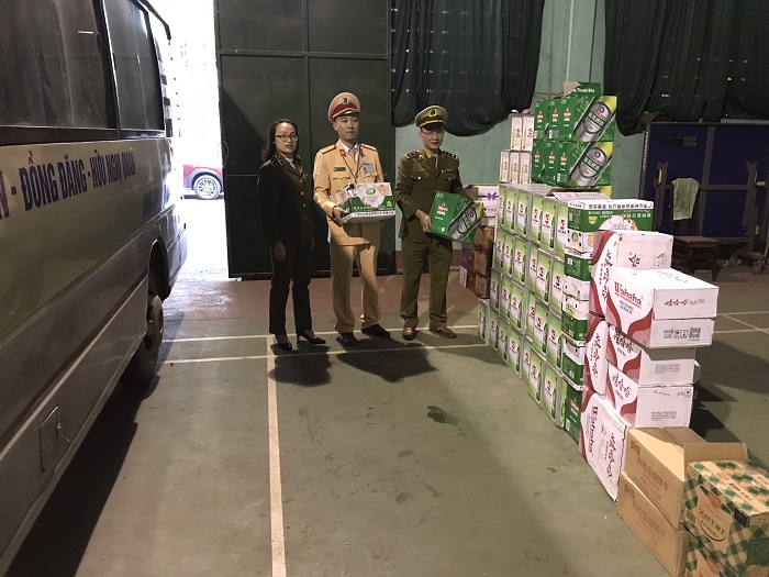 Phòng CSGT Bắc Giang: Ngày đầu tiên năm mới bắt vụ vận chuyển hàng hóa không rõ nguồn gốc